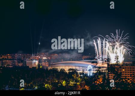 Schönes Feuerwerk am Ende eines Musikfestivals in Cluj Napoca Stockfoto