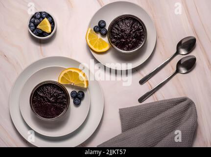 Food Fotografie von Käsekuchen, Heidelbeere, Zitrone, Dessert Stockfoto