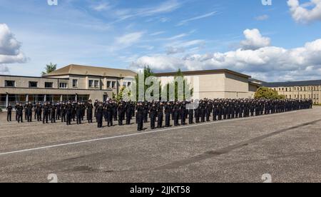 Die Polizei Schottland startet eine Rekrutierungskampagne, da mehr als 300 neue Beamte während einer Zeremonie im Police Scotland Headquarters, Tulliallan, Perthshire, ihren Amtseid ablegen. Bilddatum: Mittwoch, 27. Juli 2022. Stockfoto