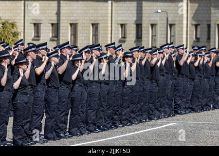 Die Polizei Schottland startet eine Rekrutierungskampagne, da mehr als 300 neue Beamte während einer Zeremonie im Police Scotland Headquarters, Tulliallan, Perthshire, ihren Amtseid ablegen. Bilddatum: Mittwoch, 27. Juli 2022. Stockfoto