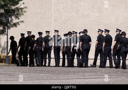 Die Polizei Schottland startet eine Rekrutierungskampagne, da mehr als 300 neue Beamte während einer Zeremonie im Police Scotland Headquarters, Tulliallan, Perthshire, ihren Amtseid ablegen. Bilddatum: Mittwoch, 27. Juli 2022. Stockfoto