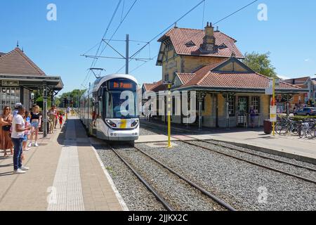 Belgien, Kusttram Knokke-De Panne, Station De Haan // Belgien, Kusttram Knokke-De Panne, De Haan Station Stockfoto