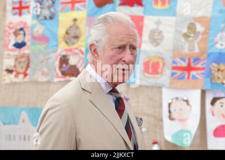 Der Prinz von Wales bei seinem Besuch und der Führung der Sandringham Flower Show im Sandringham House in Norfolk. Bilddatum: Mittwoch, 27. Juli 2022. Stockfoto