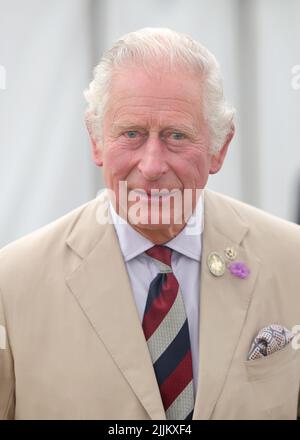 Der Prinz von Wales bei seinem Besuch und der Führung der Sandringham Flower Show im Sandringham House in Norfolk. Bilddatum: Mittwoch, 27. Juli 2022. Stockfoto