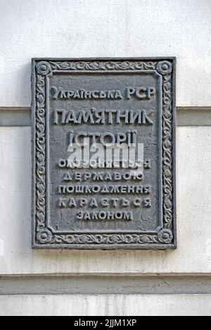 Ukrainische Sozialistische Sowjetrepublik. Von der Regierung geschütztes historisches Denkmal. Schäden sind strafbar. Nachricht auf Steinmauer. Stockfoto