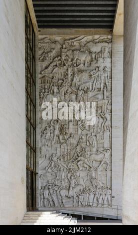 Rom, EUR-Viertel, Palazzo degli Uffici, Relief la storia di roma attraverso le opere edilizie, 1939 // Rom, EUR (Esposizione Universale di Roma), Pal Stockfoto