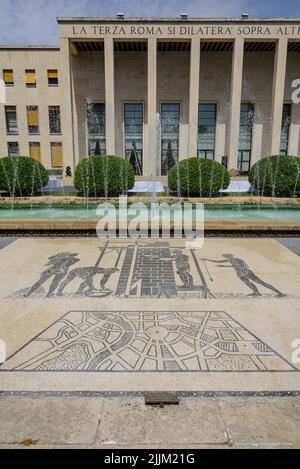 Rom, EUR-Viertel, Palazzo degli Uffici, G.Minnucci // Rom, EUR (Esposizione Universale di Roma), Palazzo degli Uffici, G.Minnucci. Stockfoto