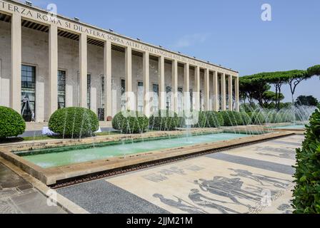 Rom, EUR-Viertel, Palazzo degli Uffici, G.Minnucci // Rom, EUR (Esposizione Universale di Roma), Palazzo degli Uffici, G.Minnucci. Stockfoto