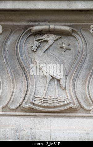 Eine vertikale Aufnahme der Lebervogelarchitektur, Detail des Gebäudes in Liverpool Stockfoto