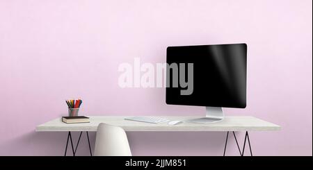 Leerer Computerbildschirm auf dem Schreibtisch mit Stiften und Buch daneben. Rosa Wand im Hintergrund Stockfoto