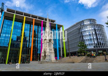 BIRMINGHAM, GROSSBRITANNIEN. 27. Juli 2022. Das Memorial of Public Service gab Joseph Chamberlain während des Queen's Baton Relay Heimkehr-Events von Birmingham 2022 - Commonwealth Games auf dem Victoria Square am Mittwoch, 27. Juli 2022 in BIRMINGHAM, GROSSBRITANNIEN. Kredit: Taka G Wu/Alamy Live Nachrichten Stockfoto