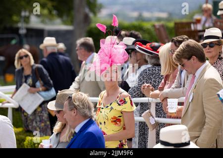 Allgemeine Ansichten der Rennfahrer am zweiten Tag des Qatar Goodwood Festival 2022 auf der Goodwood Racecourse, Chichester. Bilddatum: Dienstag, 26. Juli 2022. Stockfoto