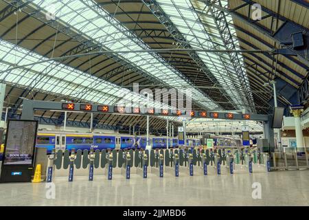 Glasgow, Schottland, Großbritannien 27.. Juli 2022. Bei einem Eisenbahnstreik wurde eine leere Queens Street Station gesehen. Credit Gerard Ferry/Alamy Live News Stockfoto