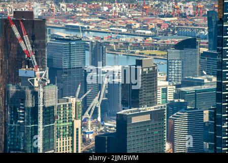 Ein Luftbild der Skyline von Melbourne Downtown an einem schönen sonnigen Tag Stockfoto