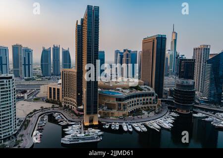 Die Hochwinkelaufnahme der Marina Wolkenkratzer, Dubai Stockfoto