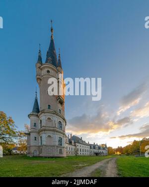 Eine vertikale Aufnahme der Kirche der Gottesmutter Wladimir in Bykowo, Moskau, Russland Stockfoto