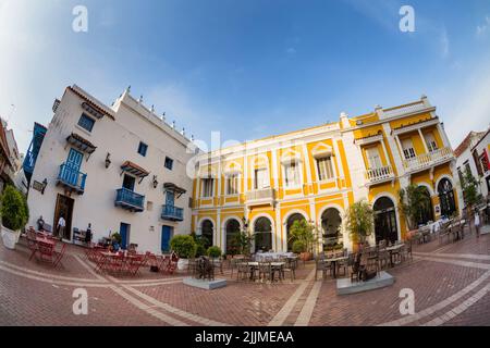 Blick auf die schöne Plaza San Pedro Claver in Cartagena, Kolumbien. Stockfoto