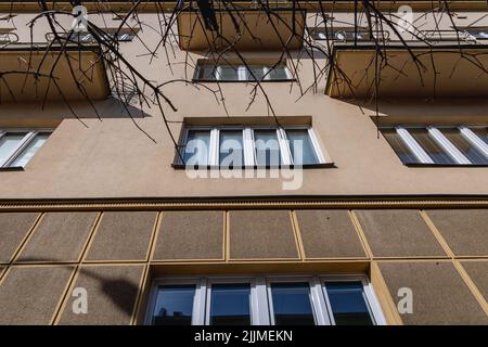 Mietshaus in der Asnyka-Straße 1, erbaut von Ignacy Kraus in den Jahren 1937-1938, Beispiel der modernistischen Architektur in Rzeszow, Polen Stockfoto