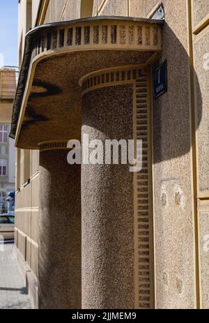 Details des Mietshauses in der Asnyka-Straße 1, erbaut von Ignacy Kraus in den Jahren 1937-1938, Beispiel der modernistischen Architektur in Rzeszow, Polen Stockfoto