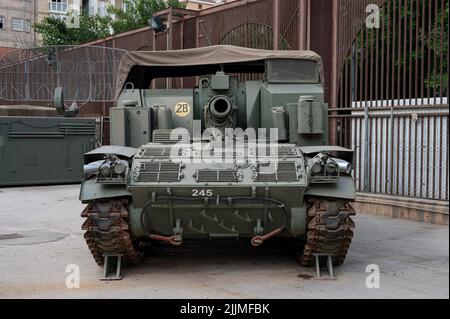 Ein offensives Militärfahrzeug, Modell M44 selbstfahrende Haubitze. Stockfoto
