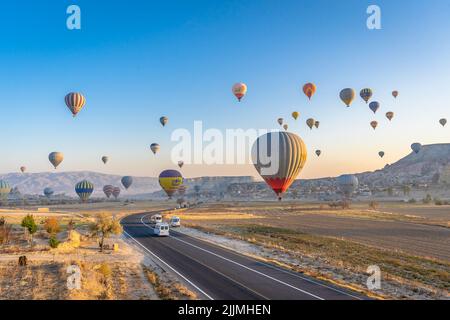Eine Nahaufnahme der Heißluftballonfahrt in Kappadokien, türkei Stockfoto