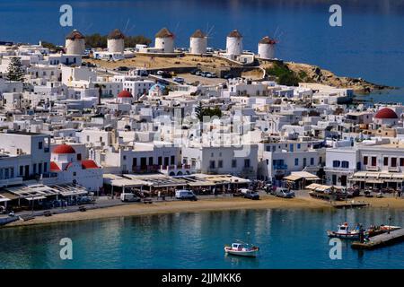 Griechenland, Kykladen, Mykonos-Insel, Chora, Mykonos-Stadt, Mykonos Stadt, fünf Windmühlen (Kato Mili), alter Hafen Stockfoto