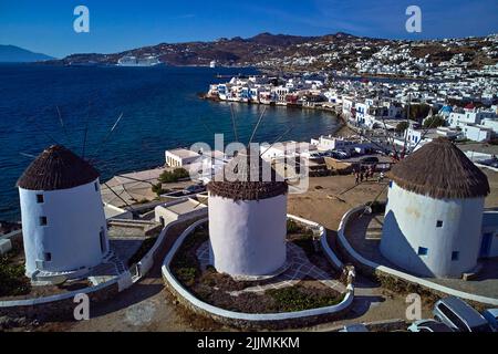 Griechenland, Kykladen, Mykonos-Insel, Chora, Mykonos-Stadt, Mykonos-Stadt, fünf Windmühlen (Kato Mili) und Little Venise Stockfoto