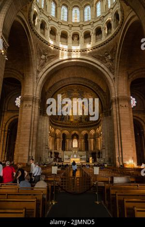 Eine wunderschöne Innenaufnahme der Basilika des Heiligen Herzens von Paris, die gemeinhin als Sacré-oeur bekannt ist Stockfoto