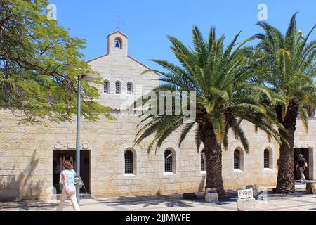 TABGHA, ISRAEL - 7. MAI 2011: Dies ist die Kirche der Multiplikation von Broten und Fischen, die auf dem Gelände des Wunders der Multipli gebaut ist Stockfoto