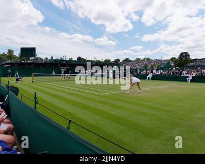 Wimbledon, Greater London, England, Juli 02 2022: Wimbledon Tennis Championship. Doppelspiel läuft. Stockfoto