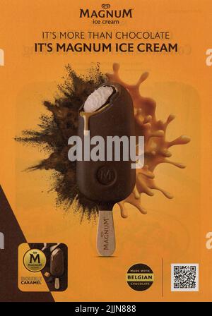 Anzeige in Ausgabe 4, April 2022, Sammlung des „Cosmopolitan“ Magazine, USA Stockfoto