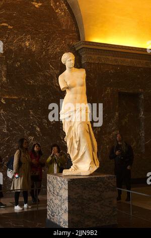 Die Skulptur der Venus von Milo im Louvre Museum, Paris, Frankreich. Stockfoto