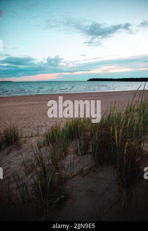 Ein schöner Blick auf den Yyteri Strand, in Pori, Finnland bei Sonnenuntergang Stockfoto