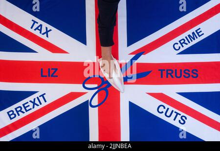 Liz Truss, Steuersenkungen, Brexit, Reduzierung der Kriminalität... Tory, Konzept der konservativen Parteiführung. Stockfoto