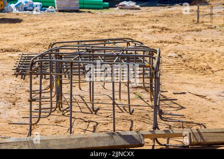 Baustellenverstärkung Stahlbalken auf einer Baustelle für Betonfundamente Stockfoto