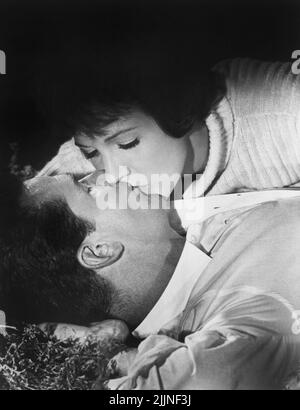 Julie Andrews, James Garner, am Set von The Film, 'The Americanization of Emily', MGM, 1964 Stockfoto