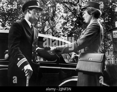 James Garner, Julie Andrews, am Set des Films „The Americanization of Emily“, MGM, 1964 Stockfoto