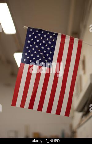 Nahaufnahme der Flagge der USA auf unscharfem Hintergrund Stockfoto