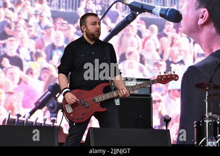 Jack Bates Von Peter Hook Und The Light Performing Live On Stage In Concert, Tag 1 Des Victorious Festival 2021 Stockfoto