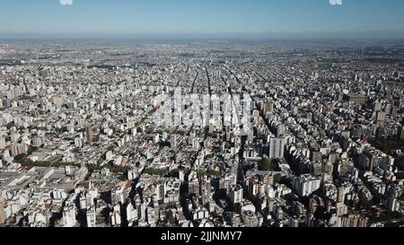 Allgemeine Luftaufnahme mit Drohne der Gebäude der Stadt Buenos Aires Stockfoto