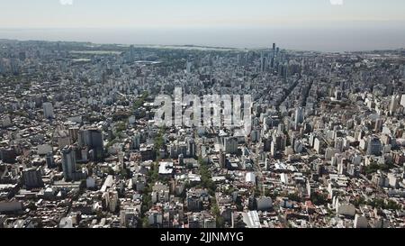 Allgemeine Luftaufnahme mit Drohne der Gebäude der Stadt Buenos Aires gemacht Stockfoto