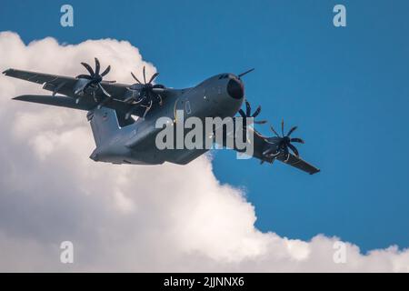 Nahaufnahme eines Flugzeugs am Himmel Stockfoto