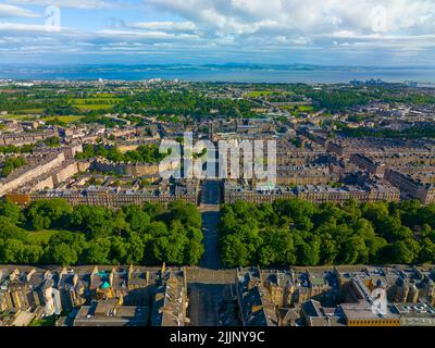 Luftaufnahme von New Town auf der Howe Street in der George Street und dem Saint Stephen's Theatre in New Town in Edinburgh, Schottland, Großbritannien. New Town Edinburgh ist ein UNESC Stockfoto