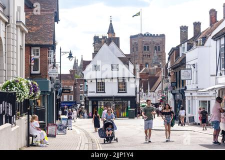 Marktplatz von der St Peter's Street, St Albans, Hertfordshire, England, Großbritannien Stockfoto