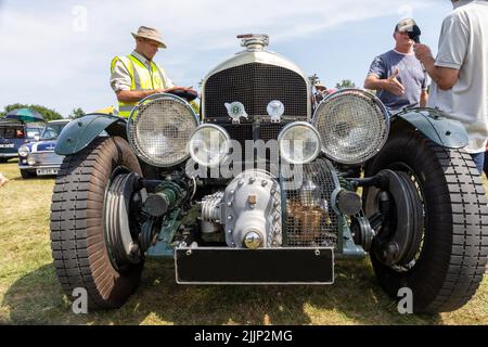 Ein Bentley Vintage Car mit 1929 Gebläse auf der Appledore Classic Car Show in Kent Stockfoto