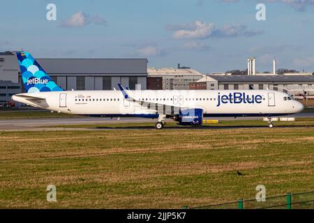 JetBlue Airways, Airbus A321-271NX (D-AVZQ, 9191) nach einem kurzen Testflug am Hamburg Finkenwerder Airport, XFW, EDHI Stockfoto