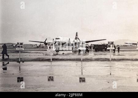 Us-Truppen Während Des Koreakrieges. Auf der Rückseite vermerkt: 'Seoul Air Base.' Circa: 1952. Aus der Sammlung von Henry G. Shebley. Stockfoto