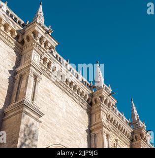 Eine schöne Aufnahme der Fassade des Colegio de Santa Cruz in Valladolid, Spanien Stockfoto