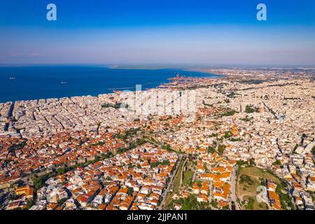 Thessaloniki. Luftaufnahme der griechischen Hafenstadt am Thermaischen Golf der Ägäis. Griechisches Architekturkonzept. Hochwertige Fotos Stockfoto