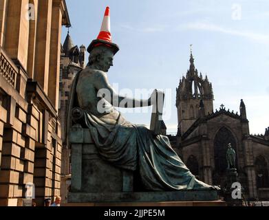 PHILOSOPH DAVID HUME, ROYAL MILE, EDINBURGH, SCHOTTLAND, 2006 PIC MIKE WALKER, 2006 Stockfoto